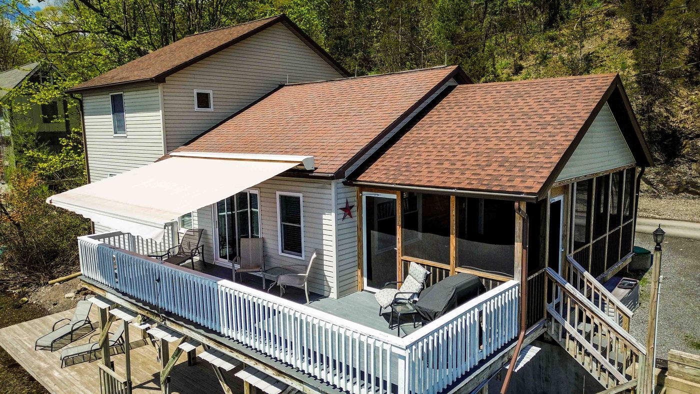 Sunset Paradise cottage and its lakefront decks